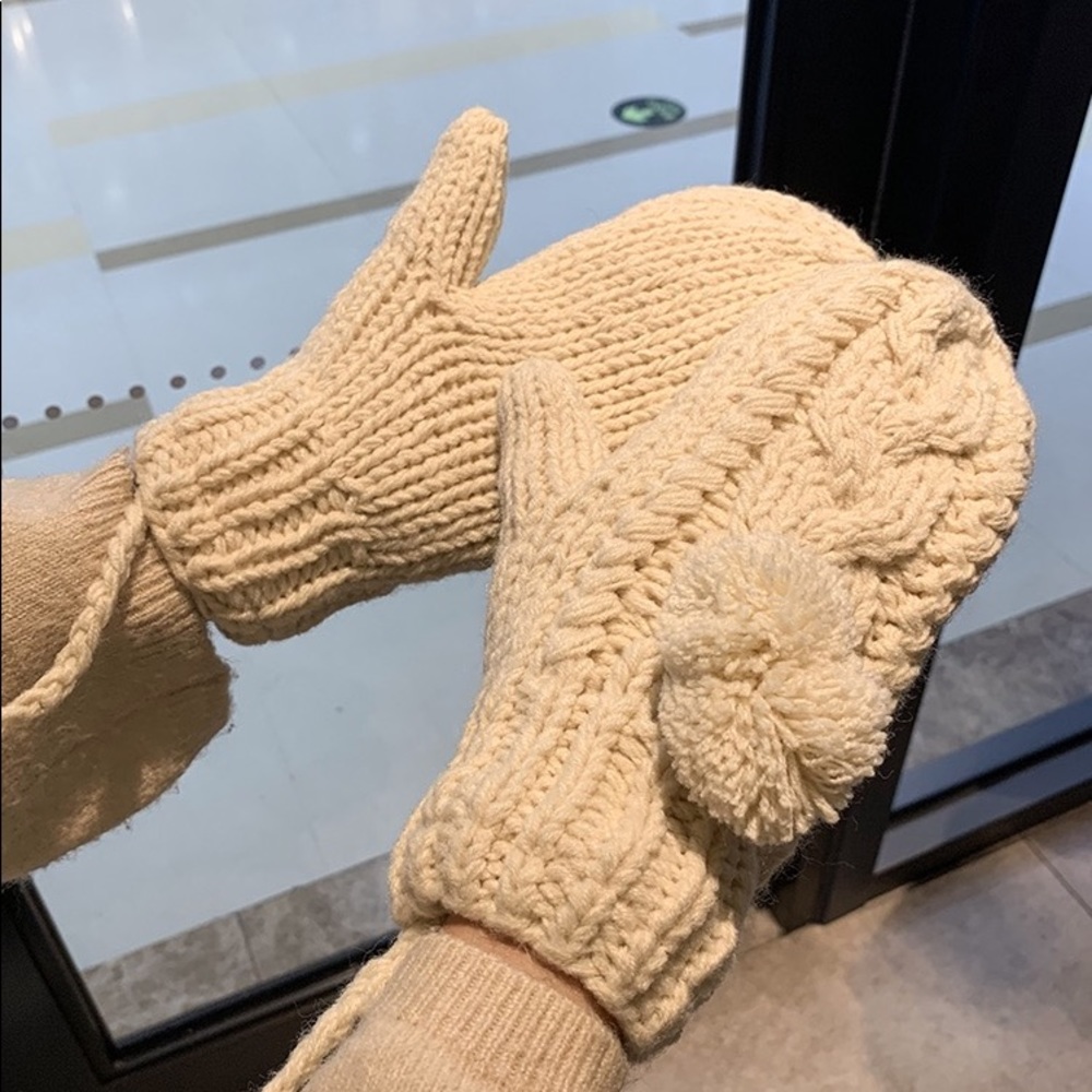 unused, cute wool gloves for winter